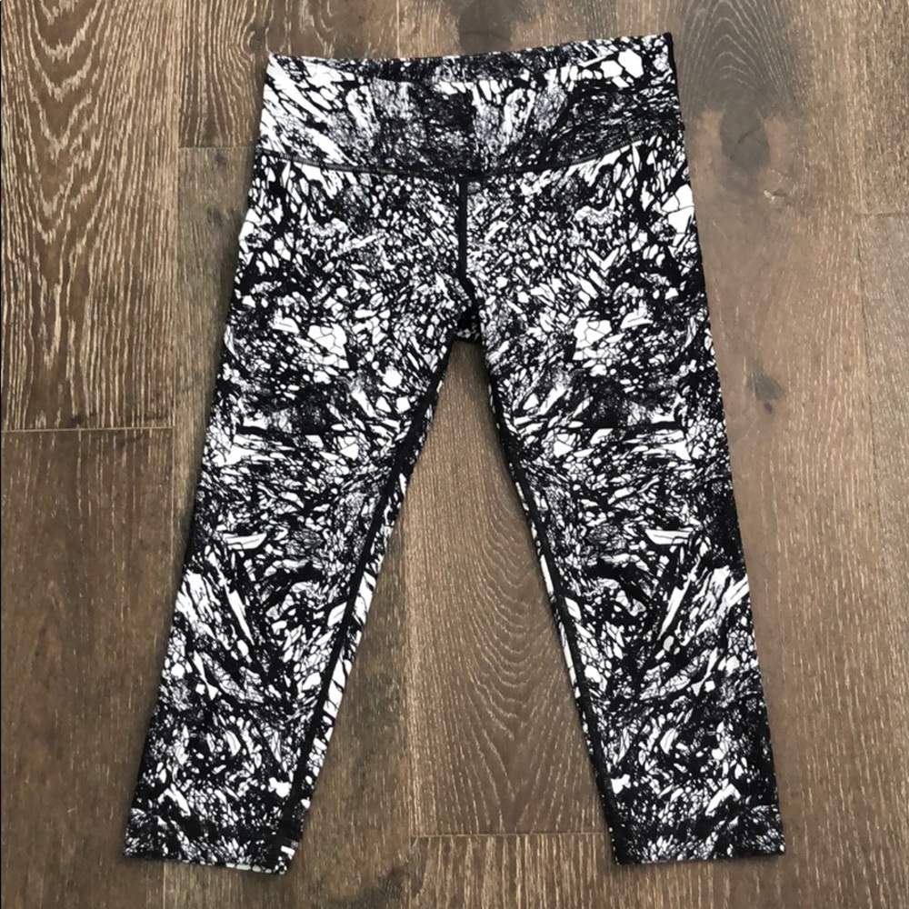 WITH CAPRI LEGGINGS : EUC : Gym / Running